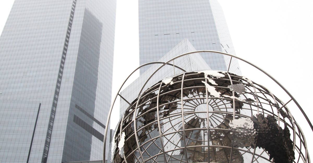 What are the topics of international finance?